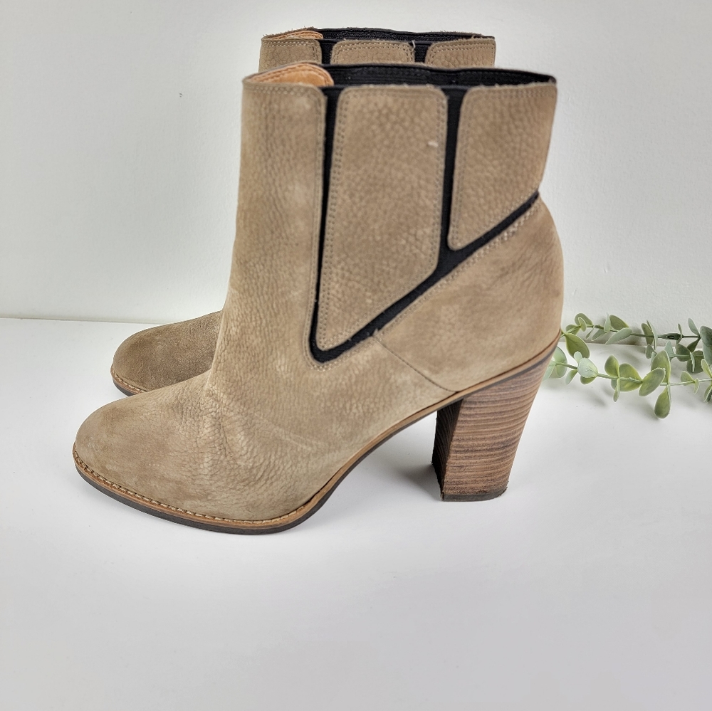 Lucky Brand Maldeev Taupe Nubuck Pull on Boot Size 9
